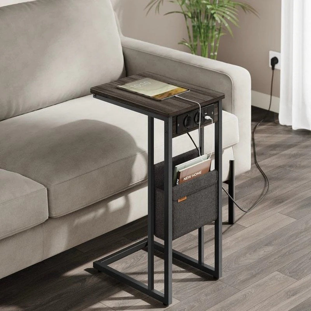 C-formet sidebord med stikkontakt og USB