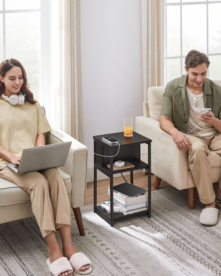 Sidebord med stikkontakt og USB-porte