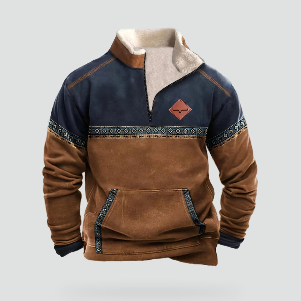 Mand i mørk herretrøje med half-zip og blødt fleecefor