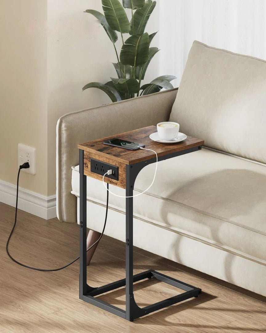 C-formet sidebord med ladestation, stikkontakter og USB-porte, produktvisning 11 | Noreva Home