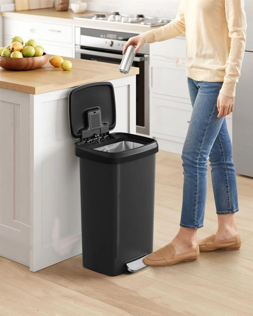 Køkkenskraldespand på 12 gallon med pedal og soft close-låg, produktvisning 2 | Noreva Home