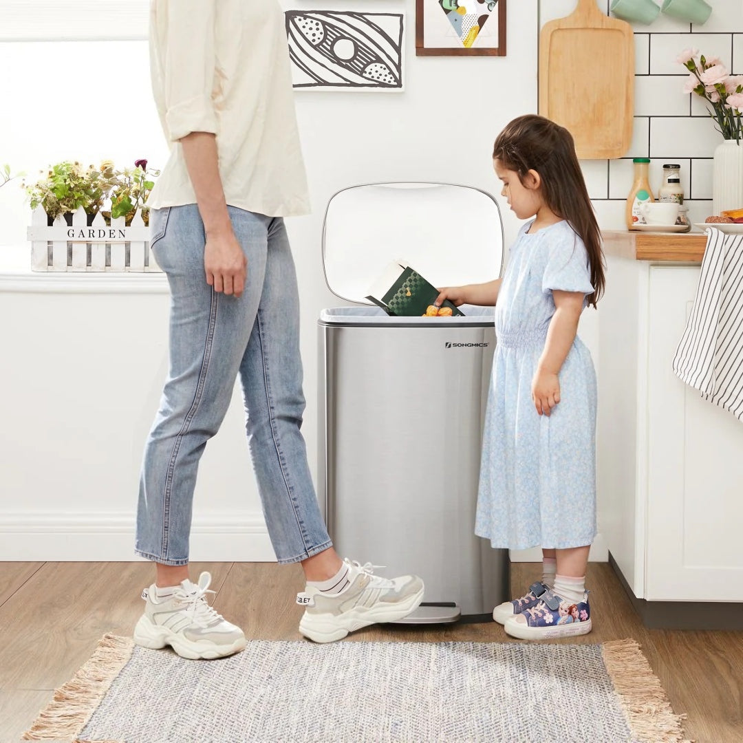 Trinbetjent skraldespand på 13 gallon i rustfrit stål med soft close-låg, produktvisning 26 | Noreva Home