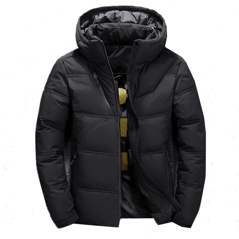 Sort skijakke med hætte og slim fit set forfra