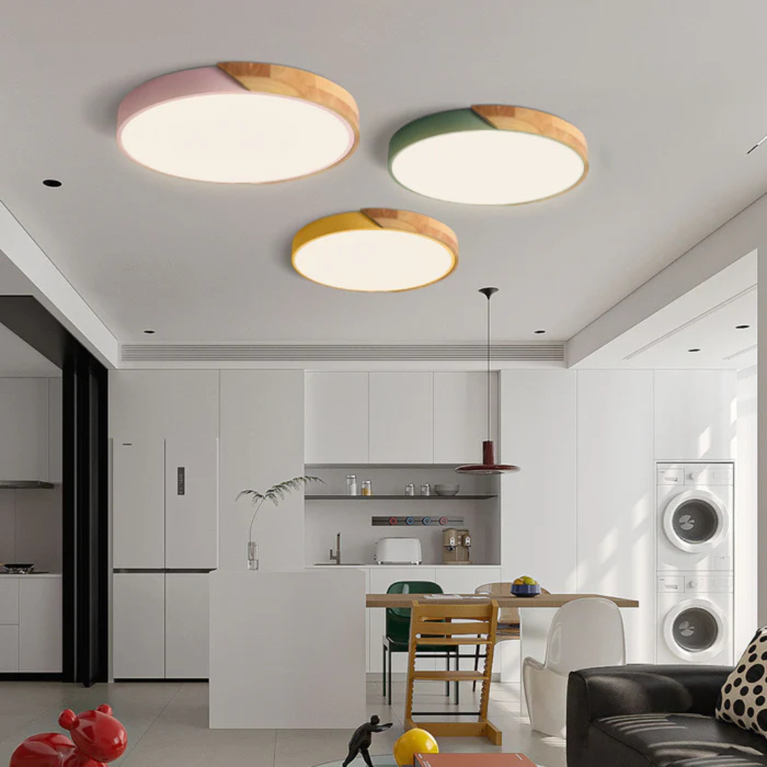 SKOVLOFT skandinavisk loftlampe i træ monteret i loftet