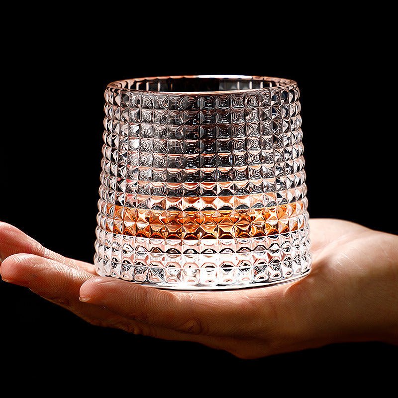 To SNURREGLAS whiskyglas ved siden af gaveæsken