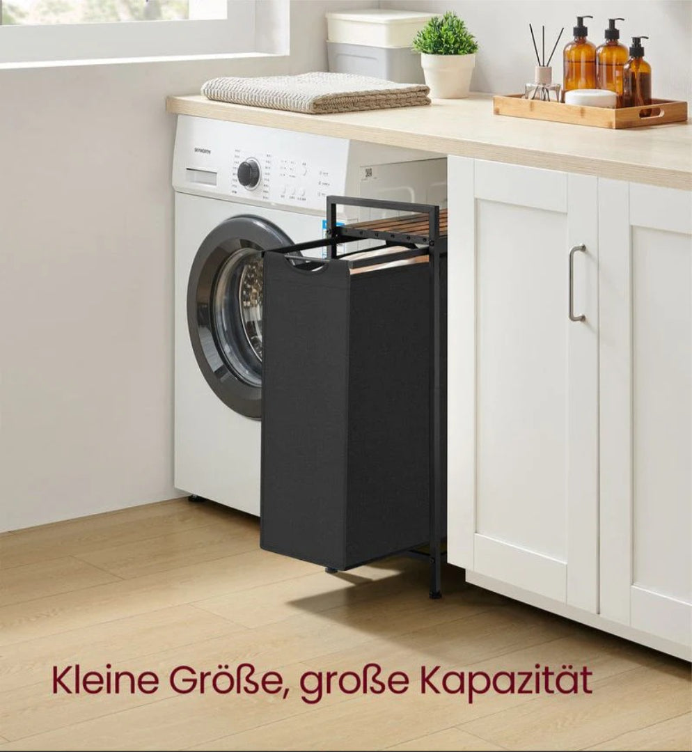 Vasketøjssorterer med rullekurve og opbevaringsreol