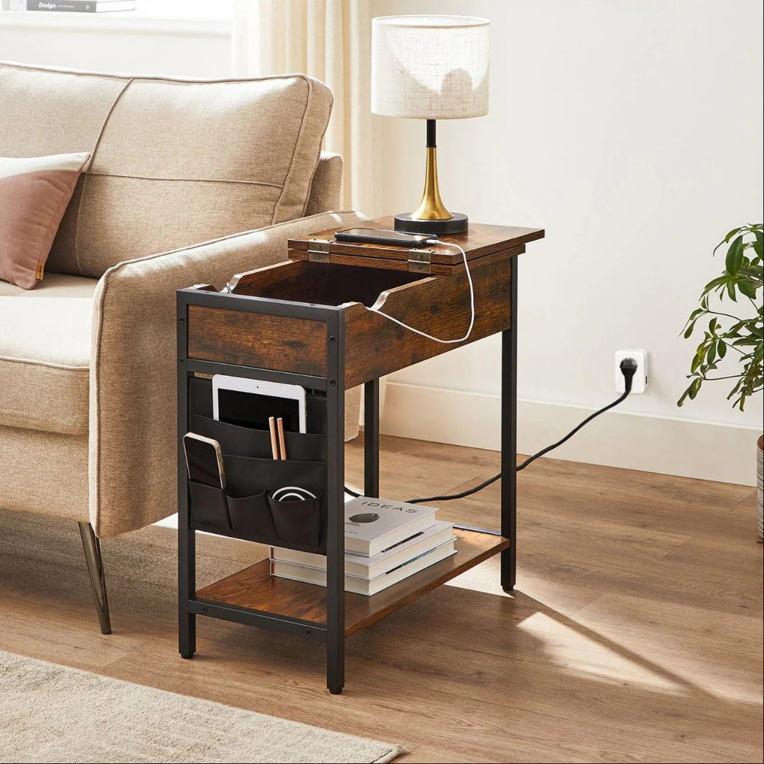 Sidebord med stikkontakter USB og opbevaringspose