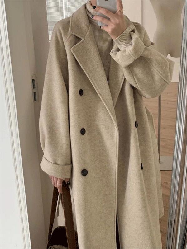 BÆLTEVANG lang oversize frakke i beige med bundet bælte