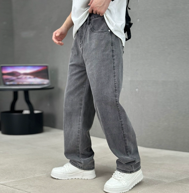 DENIMHOLT blå straight leg jeans til herrer set forfra
