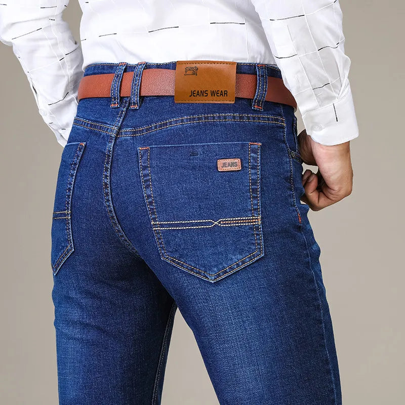 Sorte casual jeans med lige ben set forfra