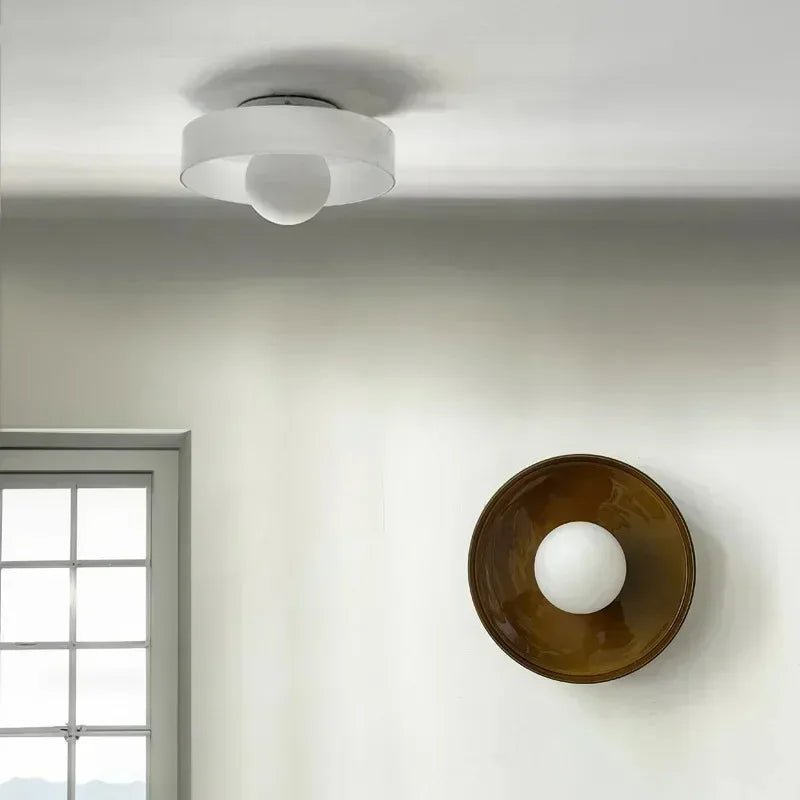 Nærbillede af glasskærmen på GLASHØJ loftlampe