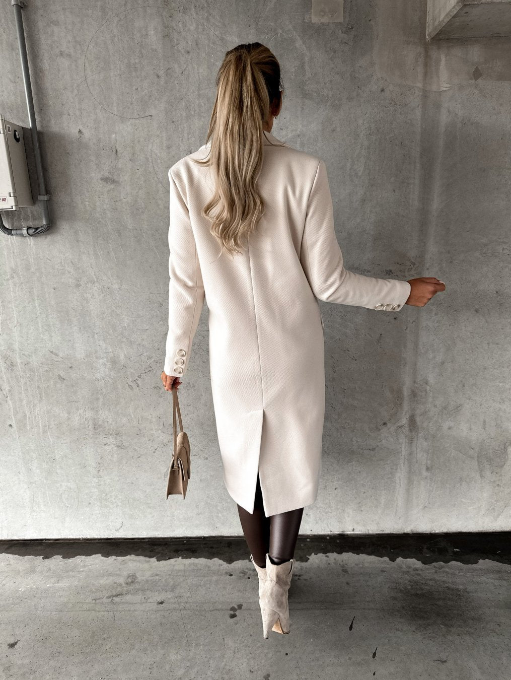 Elegant varm vinterjakke til damer i khaki – billede 5