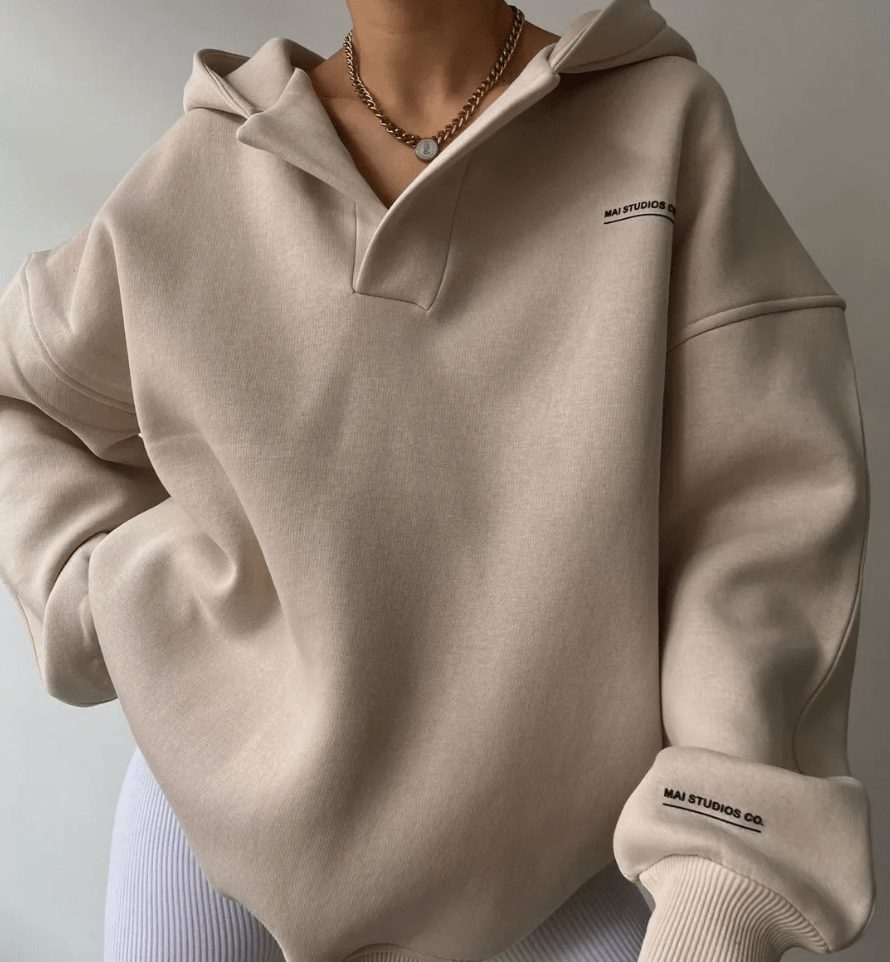 MØLLEVANG beige oversized hoodie set forfra