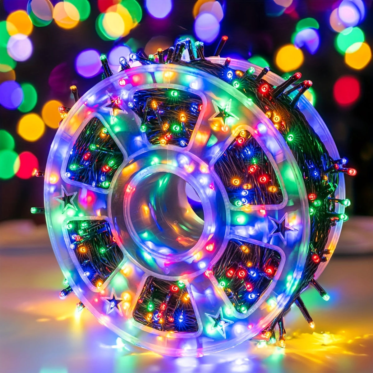 Lyskæde med 900 LED viklet om et stort juletræ