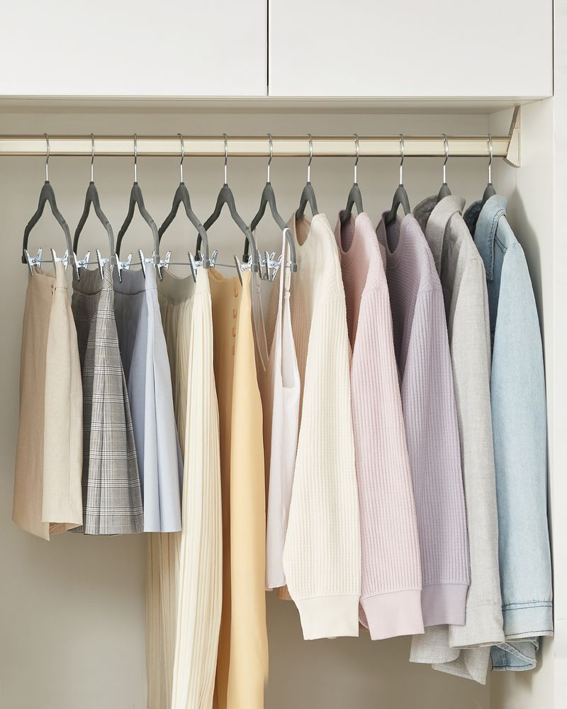 Buksebøjler i velour med justerbare clips, 20 eller 30 stk., produktvisning 31 | Noreva Home