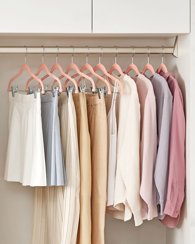 Buksebøjler i velour med justerbare clips, 20 eller 30 stk., produktvisning 35 | Noreva Home