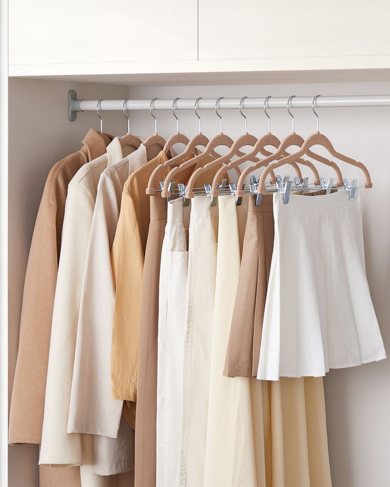 Buksebøjler i velour med justerbare clips, 20 eller 30 stk., produktvisning 43 | Noreva Home