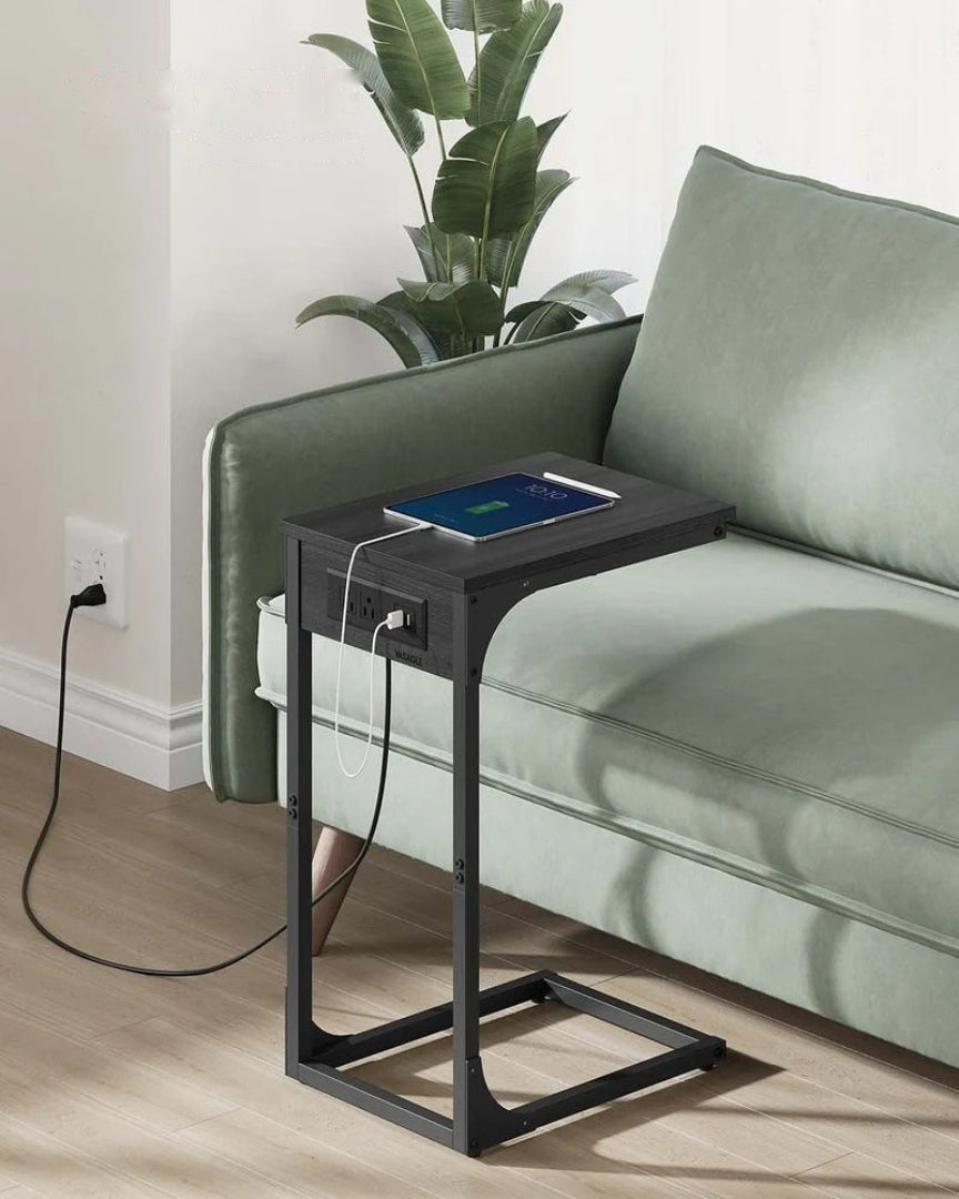 C-formet sidebord med ladestation, stikkontakter og USB-porte, produktvisning 4 | Noreva Home