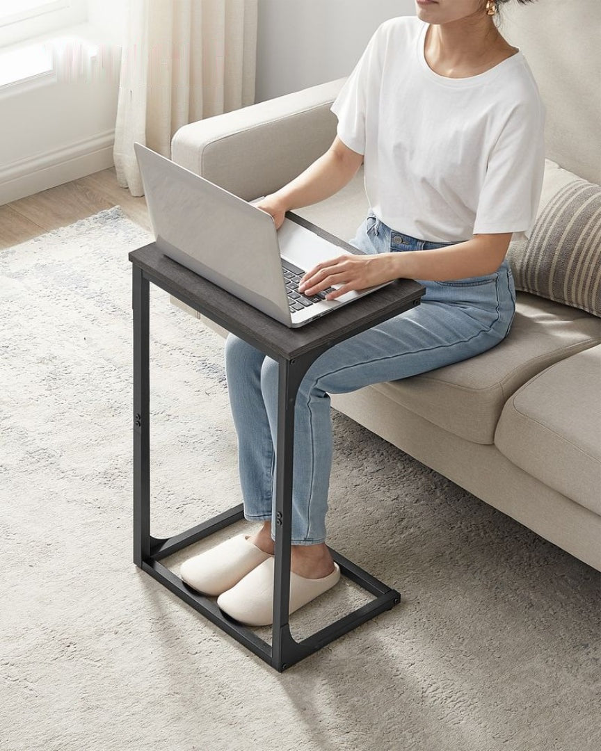 C-formet sidebord med metalstel og justerbare fødder, enkelt eller sæt med to, produktvisning 43 | Noreva Home