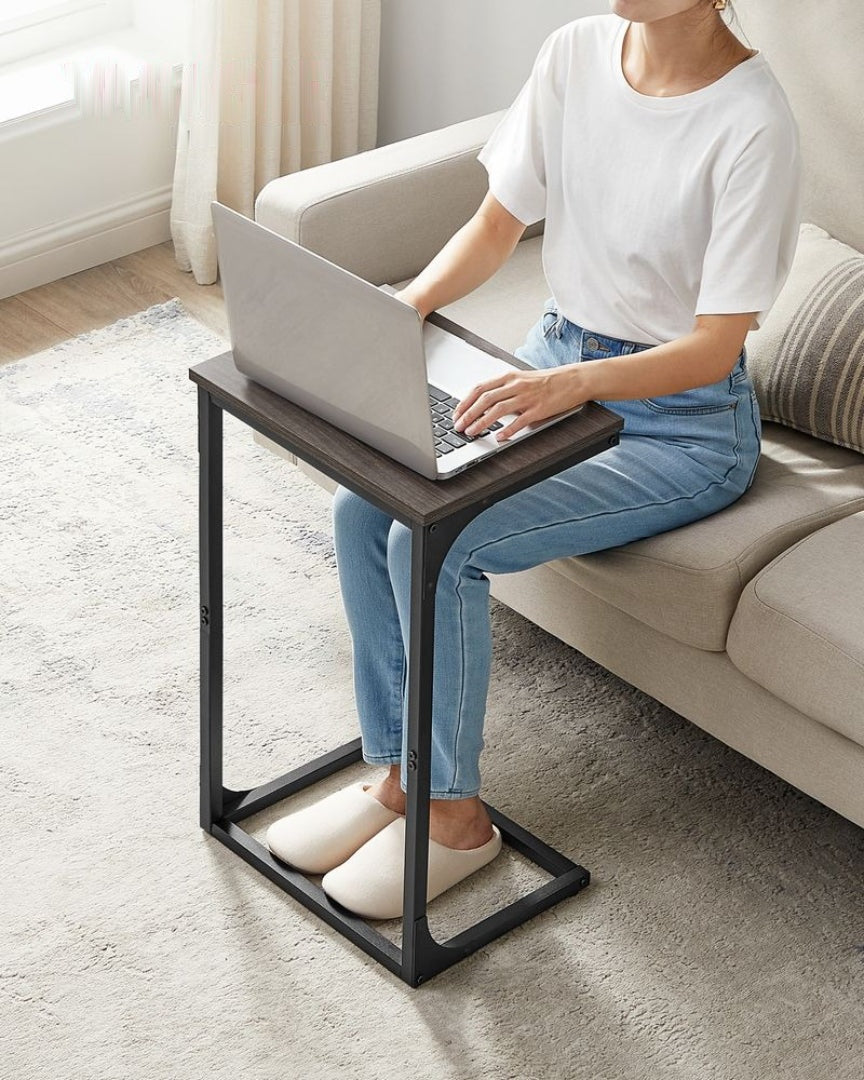 C-formet sidebord med metalstel og justerbare fødder, enkelt eller sæt med to, produktvisning 48 | Noreva Home