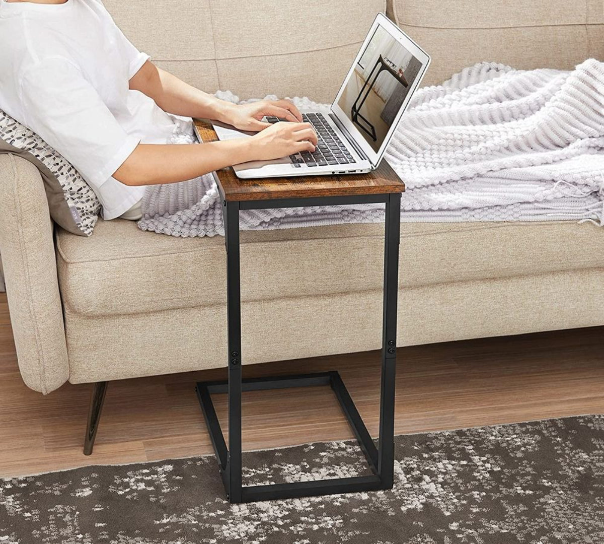 C-formet sidebord til sofa med stålstel, enkelt eller sæt med to, produktvisning 43 | Noreva Home