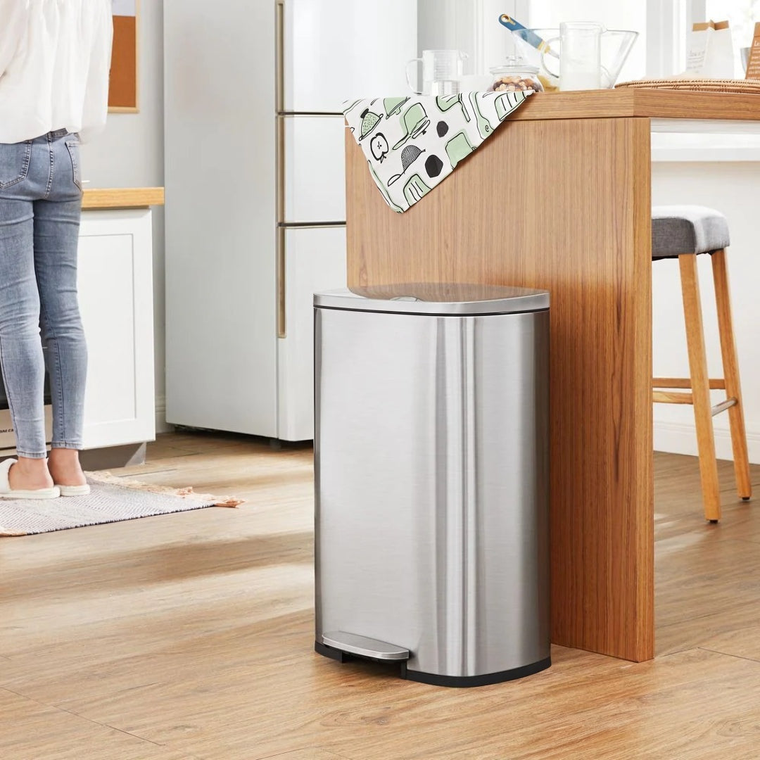 Trinbetjent skraldespand på 13 gallon i rustfrit stål med soft close-låg, produktvisning 27 | Noreva Home