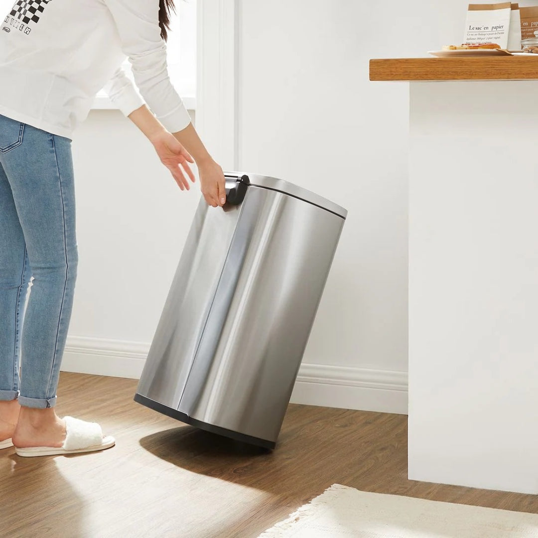 Trinbetjent skraldespand på 13 gallon i rustfrit stål med soft close-låg, produktvisning 28 | Noreva Home