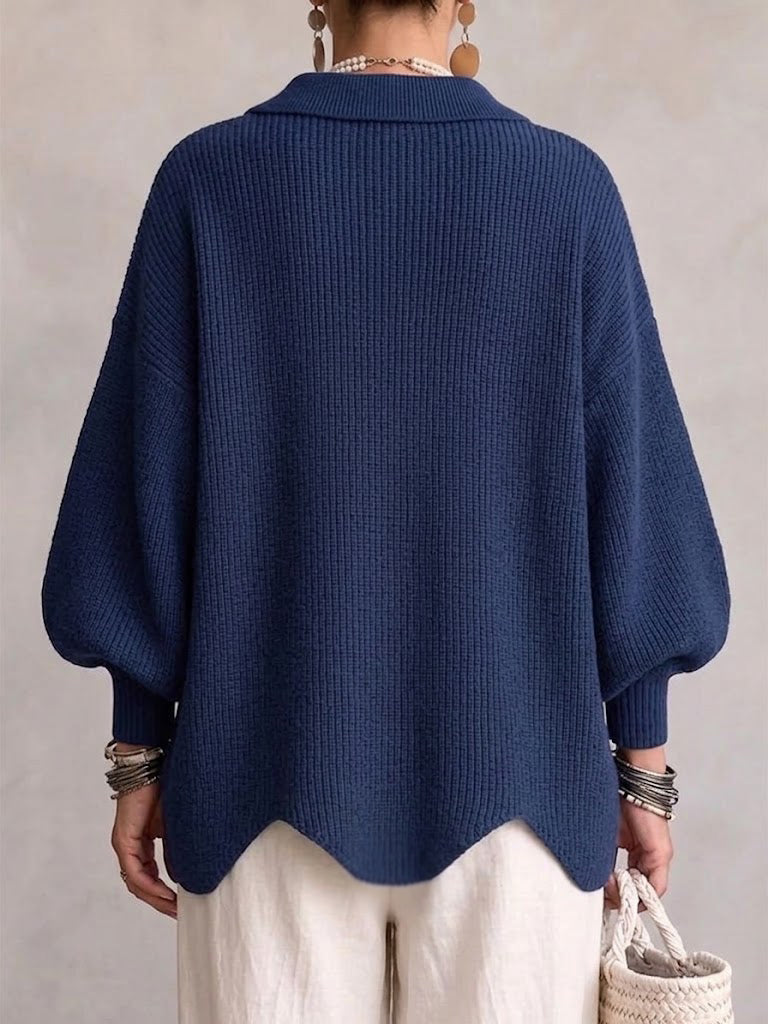 Marineblå oversized strikcardigan set bagfra med ballonærmer og bølget kant