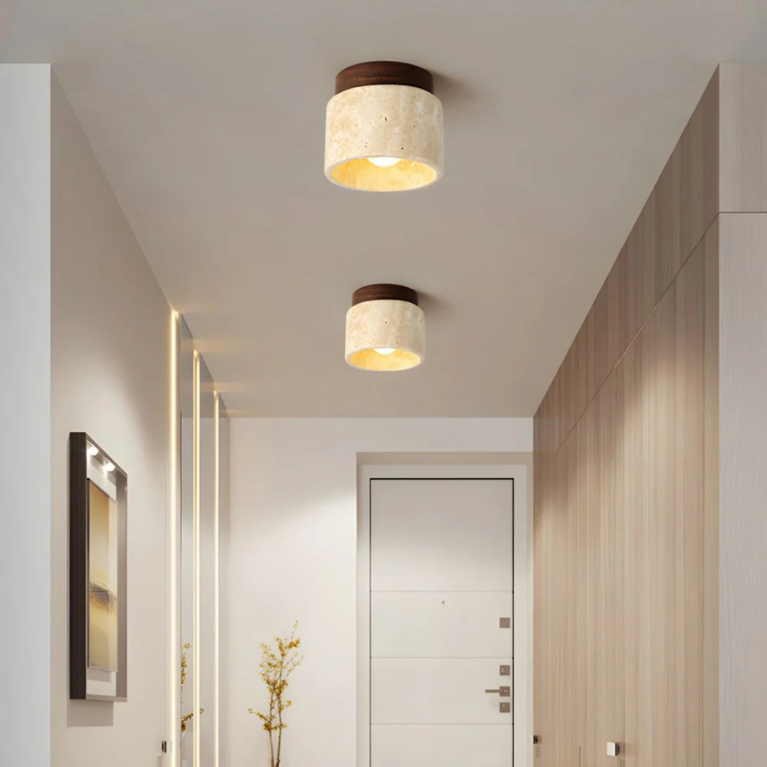 STENKRANS cylindrisk loftlampe i marmor og træ monteret i loftet