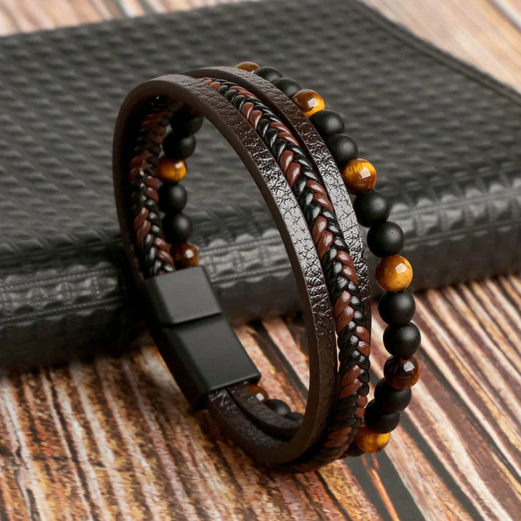 Brunt læderarmbånd med stenperler og magnetlås